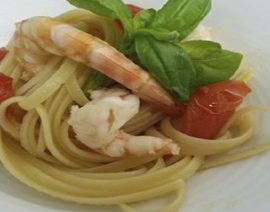 Linguine con gamberi, pomodoro e basilico