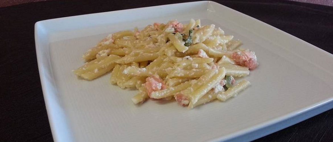 Pennette con salmone marinato al basilico